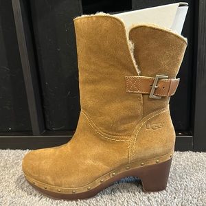 NWT UGG CLOG BOOTS!
